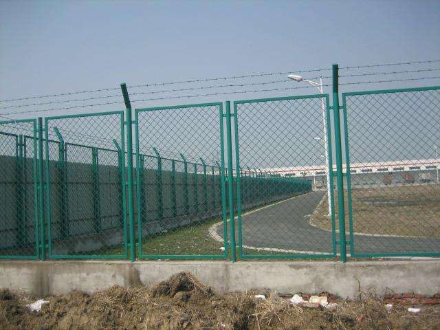 高速公路护栏网 高速公路护栏网